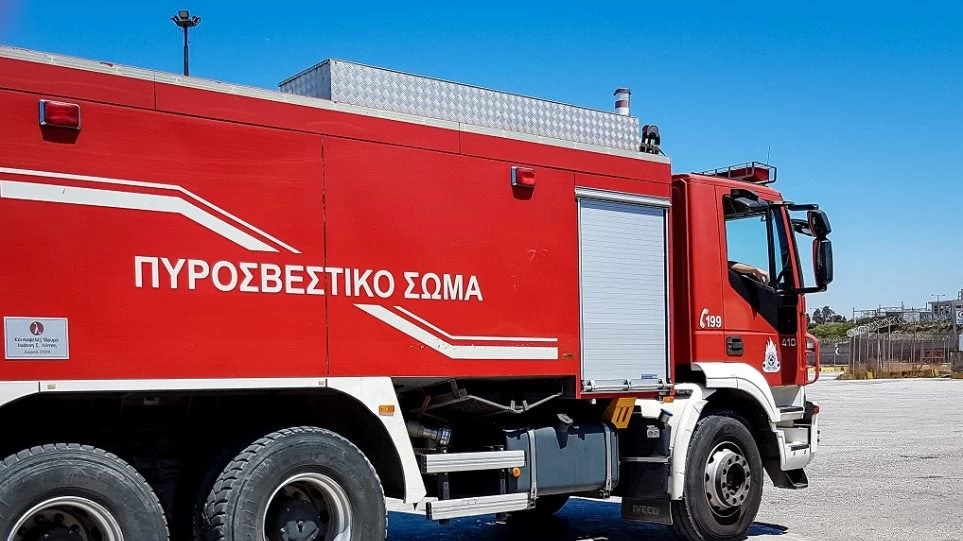 Φωτιά στο Λαύριο κοντά στις εγκαταστάσεις της «ΠΥΡΚΑΛ»